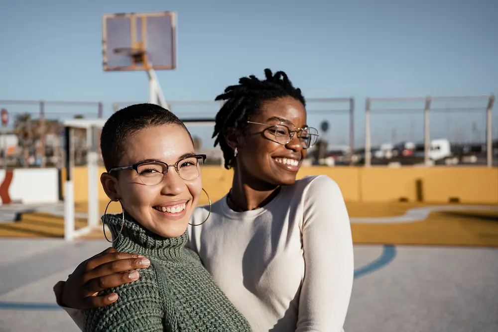 Mujeres en una terraza