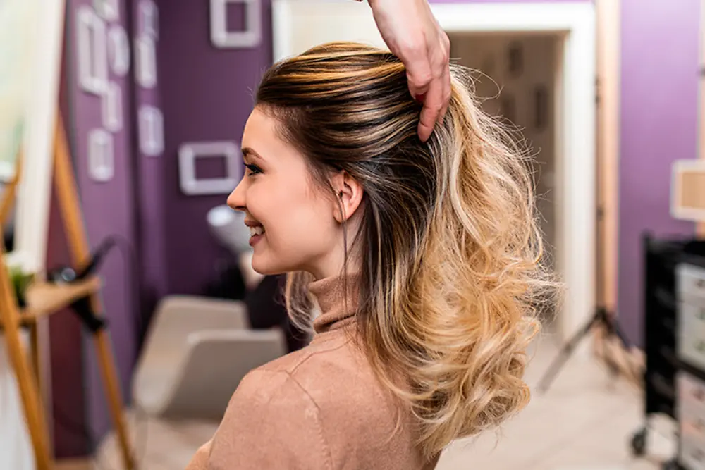 Mujer en una peluquería.